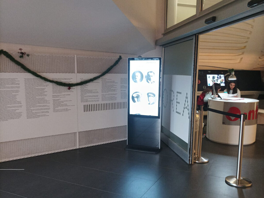 Installazione del Totem a Città della Scienza con la rinascita digitale di aviatori e scienziati